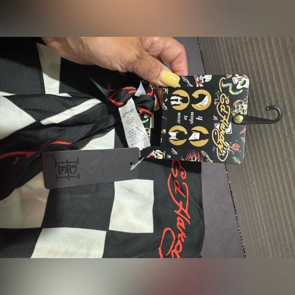 Ed Hardy Checkered Skull and Roses Scarf BNWT - Picture 8 of 9